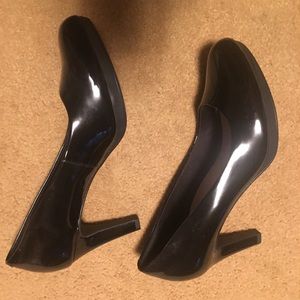 Clark’s Adriel Viola Black Patent Leather pumps